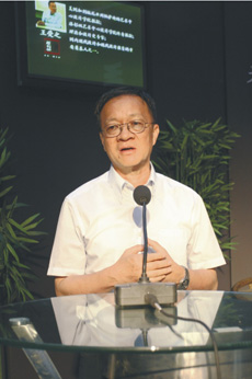 王受之
